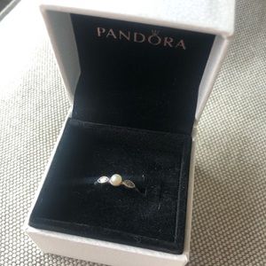 PANDORA Ring Petite Leaves Pearl Sterling Silver